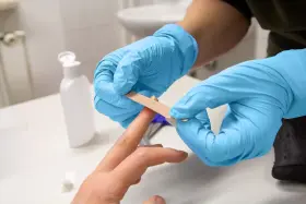 842233124586 CARE PLUS Examination Nitrile Gloves Mill #2