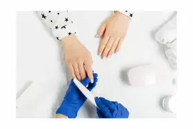 CR3306CASE CRANBERRY USA Evolve Nitrile Powder Exam Gloves #3