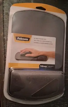 91741 FELLOWES MFG CO Gel Mouse Pad Wrist Rest