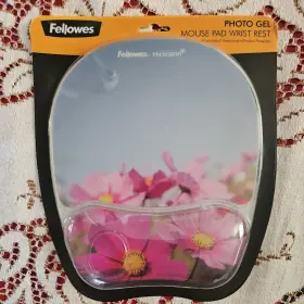 9179001 FELLOWES MFG CO Mouse Pad Wrist Rest Microban Pink