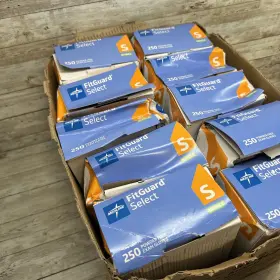 FG2601 MEDLINE Fitguard Select Nitrile Exam Gloves Dented #2
