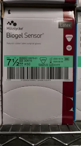 30675 MOLNLYCKE Biogel Sensor Gloves Box