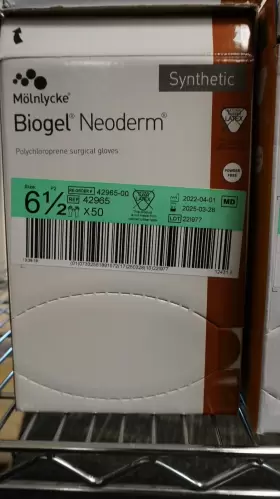 42965 MOLNLYCKE Biogel Neoderm Glove Box