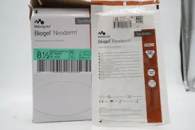 42985 MOLNLYCKE Biogel Neoderm Polychloroprene Gloves Box